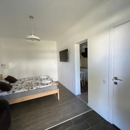 Gloria Apartment *
